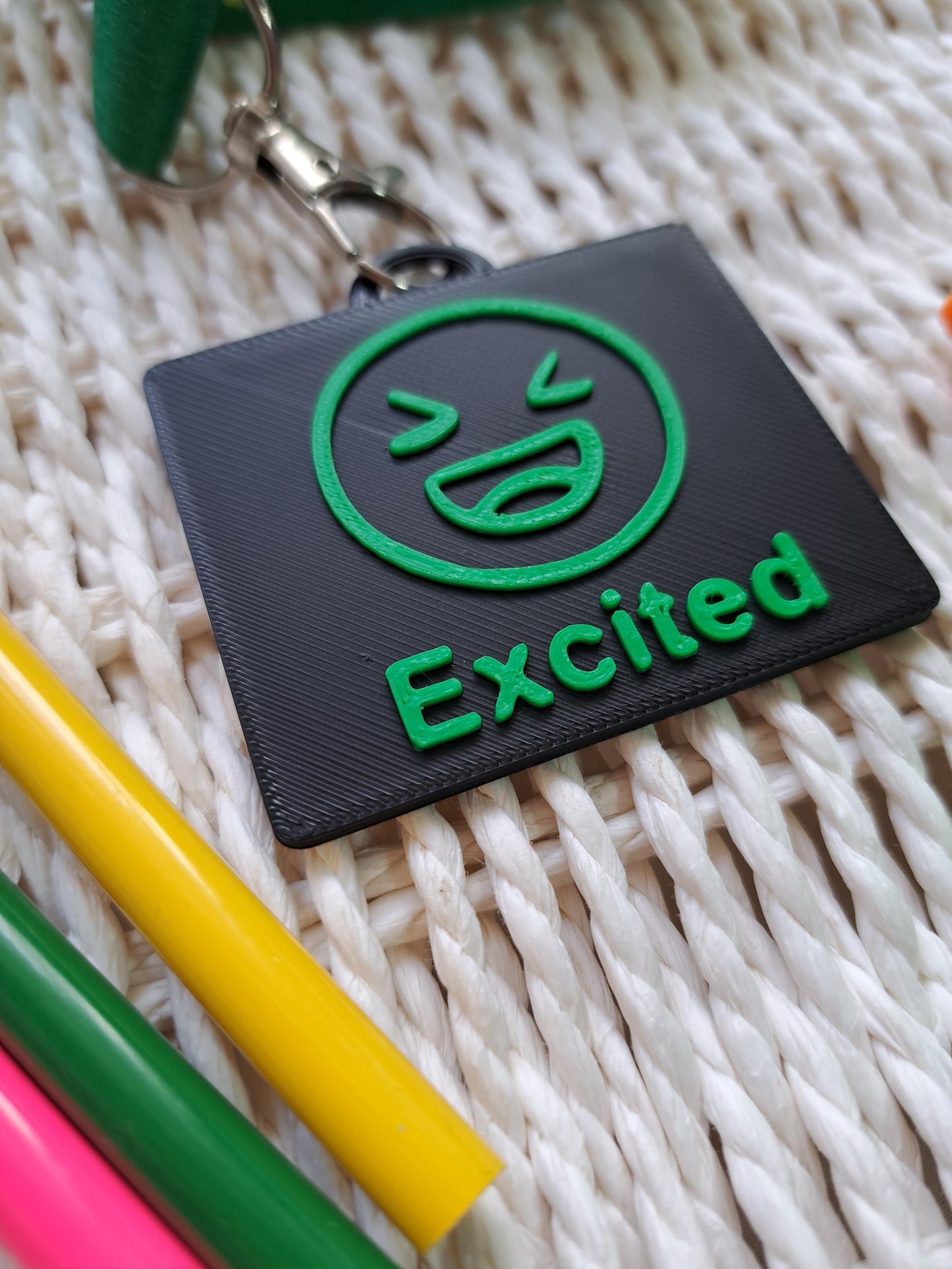 Autism communication tag – "Excited" black and green 3D-printed keyring. Sensory-friendly, non-verbal aid for autistic individuals, ADHD, and SEN. Helps with emotional regulation and expression. Perfect for PECS, AAC users, and daily communication support.