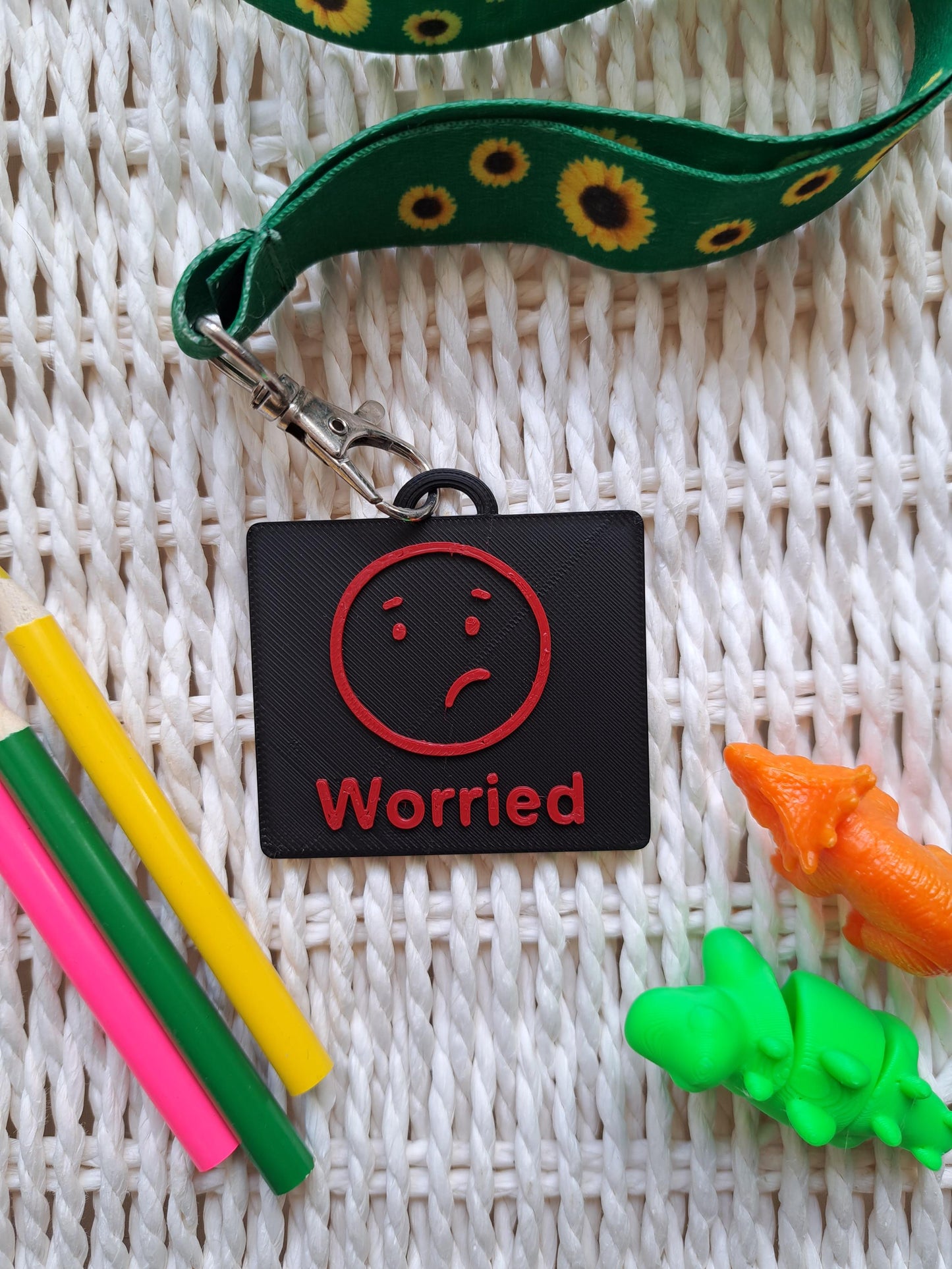 Autism communication tag – "worried" black and red 3D-printed keyring. Sensory-friendly, non-verbal aid for autistic individuals, ADHD, and SEN. Helps with emotional regulation and expression. Perfect for PECS, AAC users, and daily communication support.